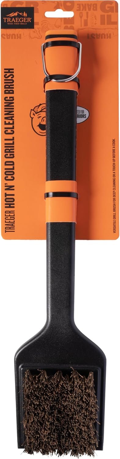 Traeger Grills Hot n’ Cold Grill Cleaning Brush – Natural Palmyra Bristles for Hot & Cold Grate Scrubbing, Deep Clean & BBQ Maintenance